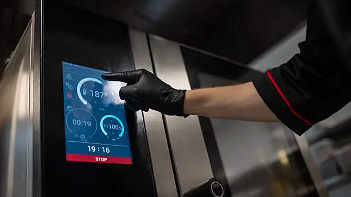 Operating Digital Oven Touchscreen For Precise Temperature Control
